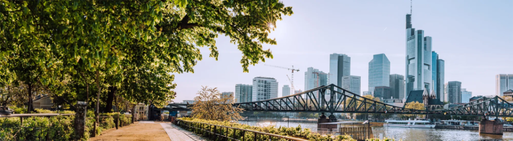 Weiterempfehlung / MLP Financify / Stadtbild von Frankfurt